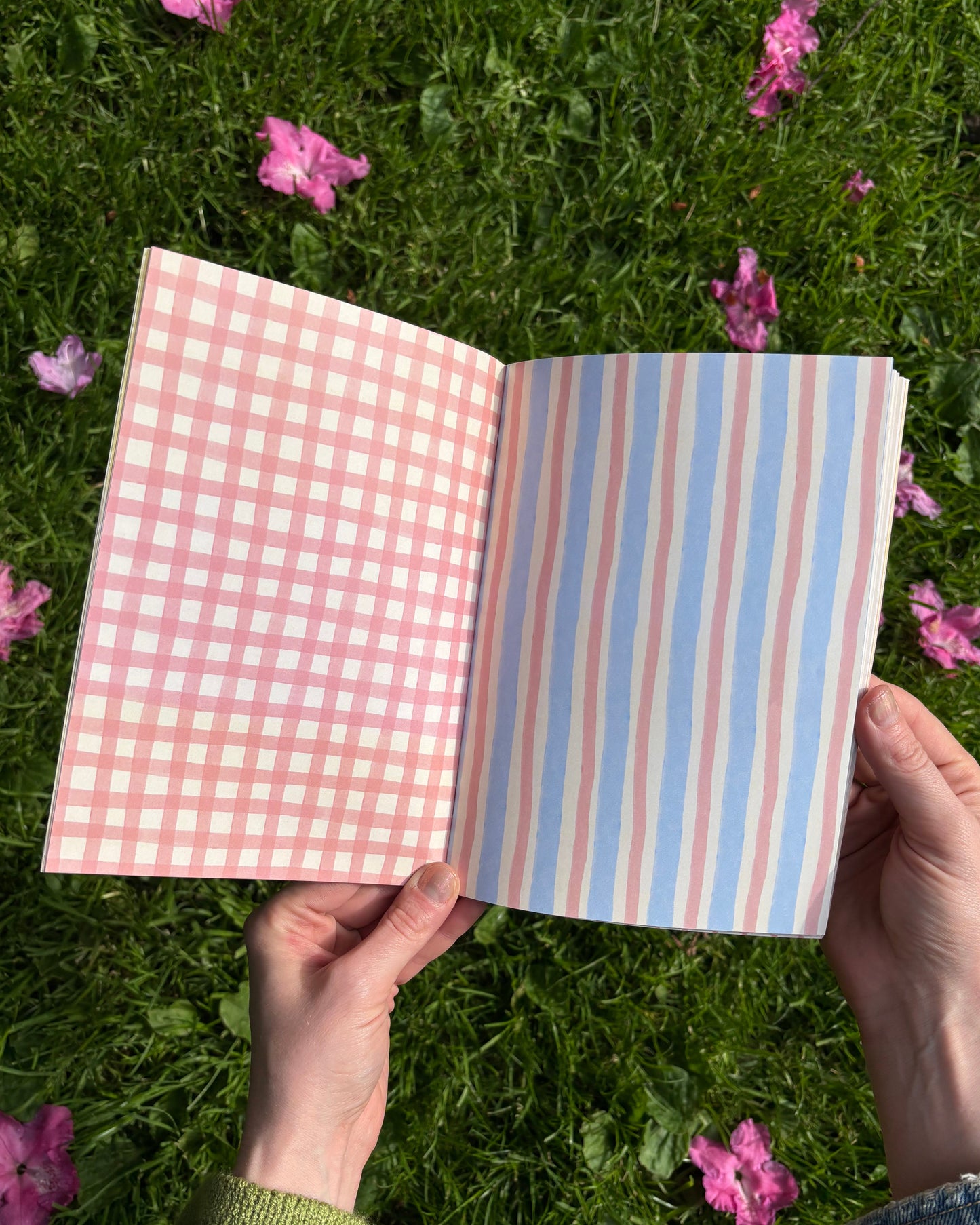 Bold & Bright • Scrapbooking Paper Booklet