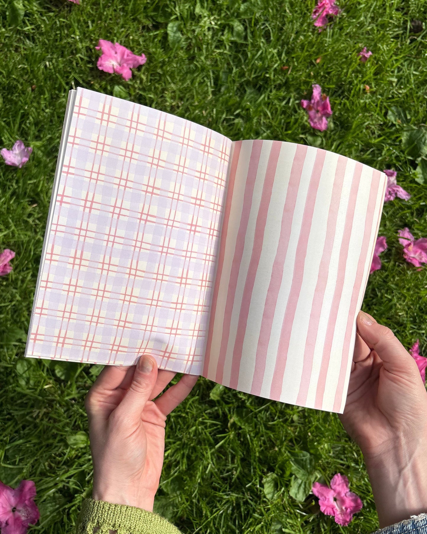 Bold & Bright • Scrapbooking Paper Booklet