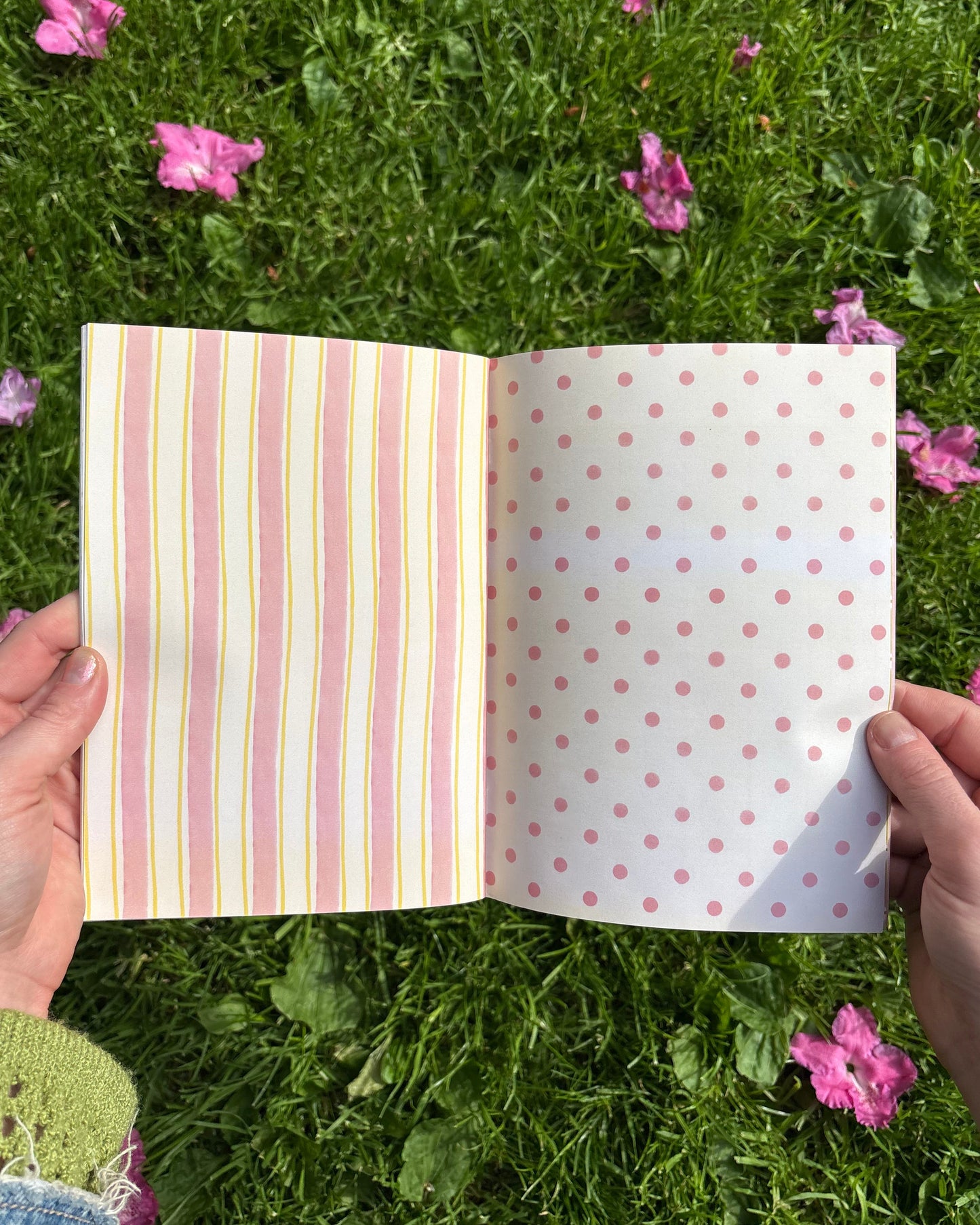 Bold & Bright • Scrapbooking Paper Booklet